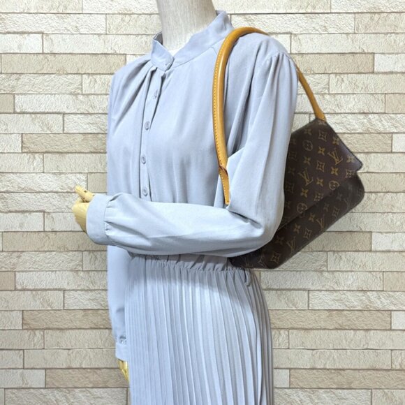 LOUIS VUITTON Authentic Brown Monogram Canvas Shoulder Bag - Picture 2 of 10